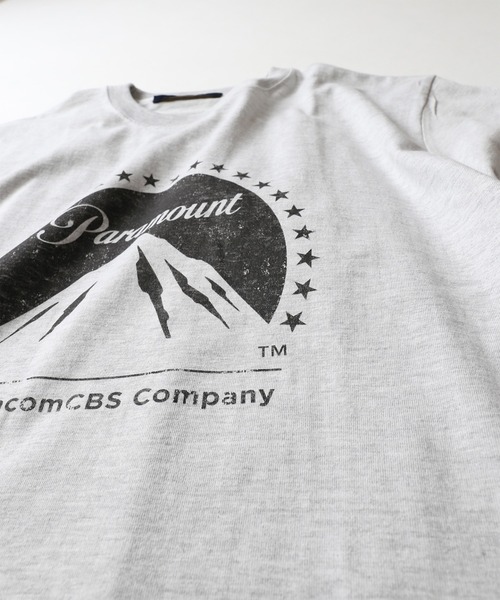 JOURNAL STANDARD relume（ジャーナルスタンダード　レリューム）の「【Paramount×relume/パラマウント】LOGO 別注Tシャツ2（Tシャツ/カットソー・メンズ・グレー・L/XL）」の3枚目の写真