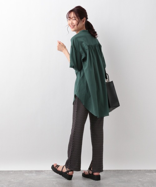 GLOBAL WORK（グローバルワーク）の「バックボリュームシャツ/950374（シャツ/ブラウス・レディース・ダークグレー/グリーン/アイボリー・FREE）」の9枚目の写真
