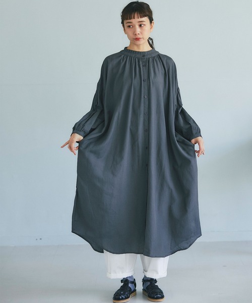 and R（アンドアール）の「タックフリルワンピース（シャツワンピース・レディース・アイボリー/チャコールグレー・FREE）」の2枚目の写真