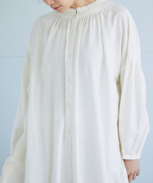 and R（アンドアール）の「タックフリルワンピース（シャツワンピース・レディース・アイボリー/チャコールグレー・FREE）」の5枚目の写真