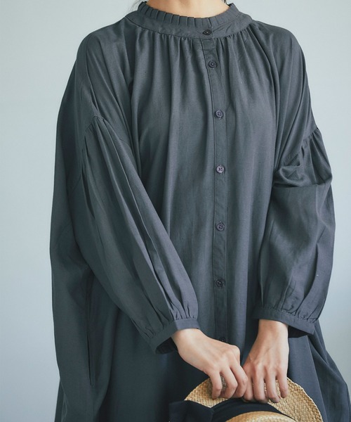 and R（アンドアール）の「タックフリルワンピース（シャツワンピース・レディース・アイボリー/チャコールグレー・FREE）」の6枚目の写真