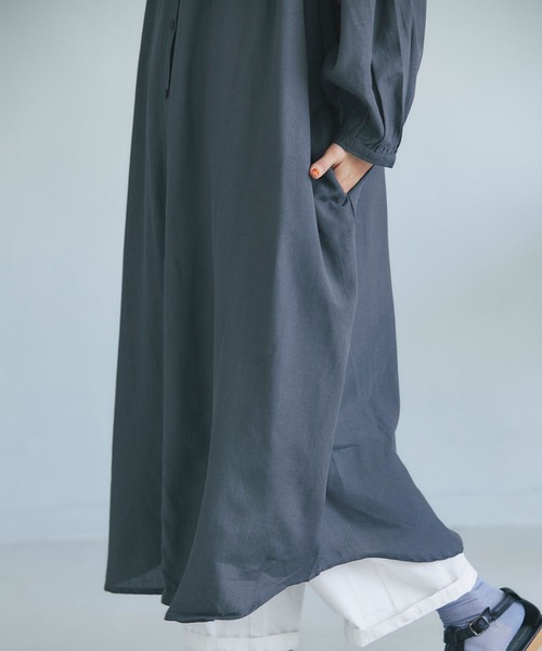 and R（アンドアール）の「タックフリルワンピース（シャツワンピース・レディース・アイボリー/チャコールグレー・FREE）」の10枚目の写真