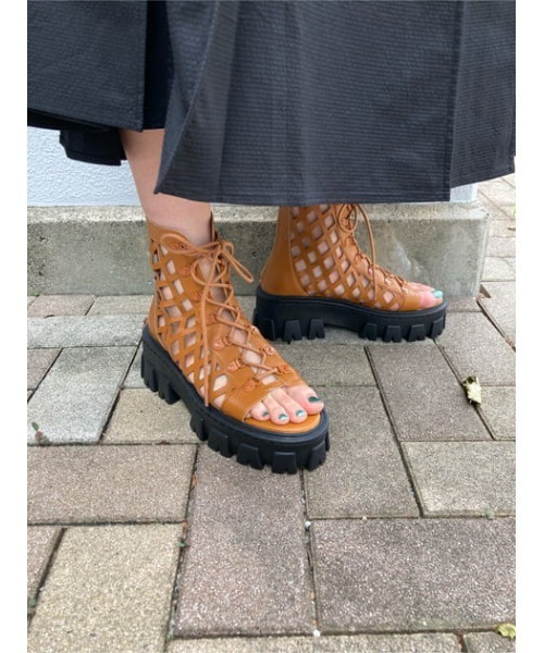 MOUSSY(マウジー)の「BACK ZIPPER MIDDLE ブーツ(ブーツ・レディース・キャメル/ブラック・MEDIUM/LARGE/SMALL)」の6枚目の写真