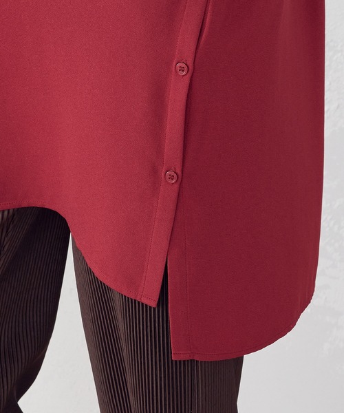 COMME CA ISM（コムサイズム）の「サイドボタンバンドカラーロングシャツ（シャツ/ブラウス・レディース・ダークブラウン/ボルドー/グレイッシュベージュ・MEDIUM/LARGE）」の19枚目の写真