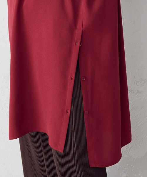 COMME CA ISM（コムサイズム）の「サイドボタンバンドカラーロングシャツ（シャツ/ブラウス・レディース・ダークブラウン/ボルドー/グレイッシュベージュ・MEDIUM/LARGE）」の5枚目の写真