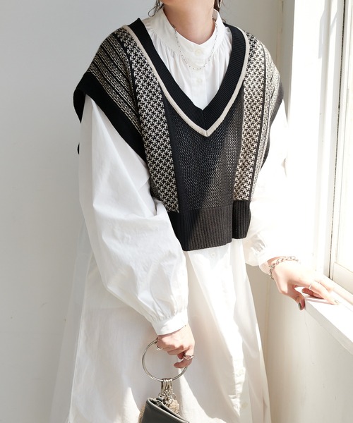 DISCOAT(ディスコート)の「【WEB限定】スタンドカラーボリュームワンピ(シャツワンピース・レディース・ホワイト/ブラック/スミクロ・FREE)」の4枚目の写真