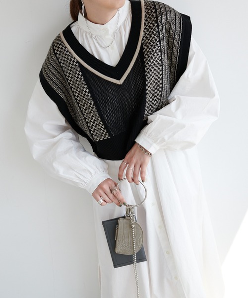 DISCOAT(ディスコート)の「【WEB限定】スタンドカラーボリュームワンピ(シャツワンピース・レディース・ホワイト/ブラック/スミクロ・FREE)」の10枚目の写真