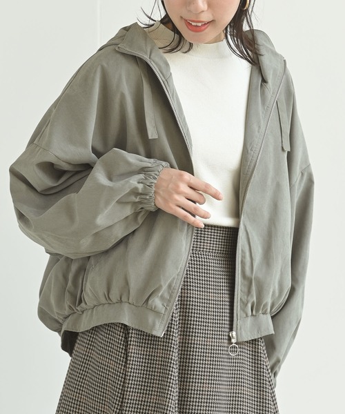 rps(アールピーエス)の「ボリュームフードブルゾン(ブルゾン・レディース・ブラック/アイボリー/ライトカーキ/グレイッシュベージュ・M)」の4枚目の写真