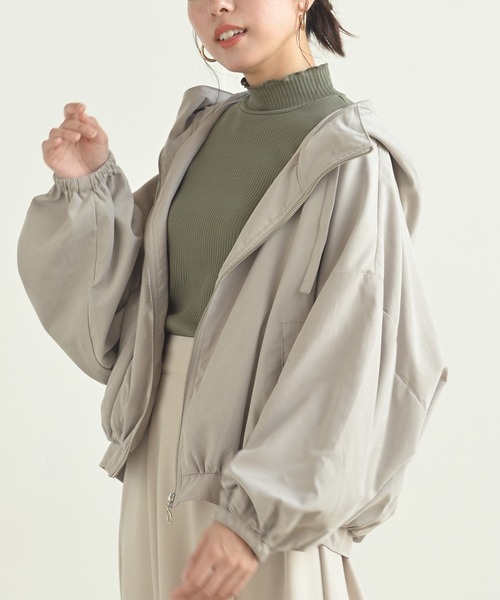 rps(アールピーエス)の「ボリュームフードブルゾン(ブルゾン・レディース・ブラック/アイボリー/ライトカーキ/グレイッシュベージュ・M)」の3枚目の写真