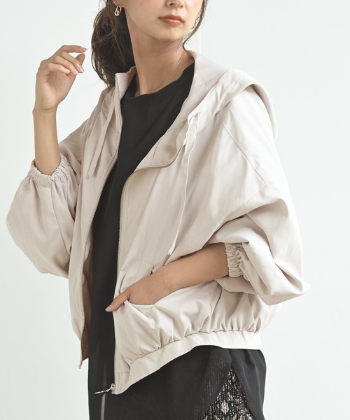 rps(アールピーエス)の「ボリュームフードブルゾン(ブルゾン・レディース・ブラック/アイボリー/ライトカーキ/グレイッシュベージュ・M)」の2枚目の写真