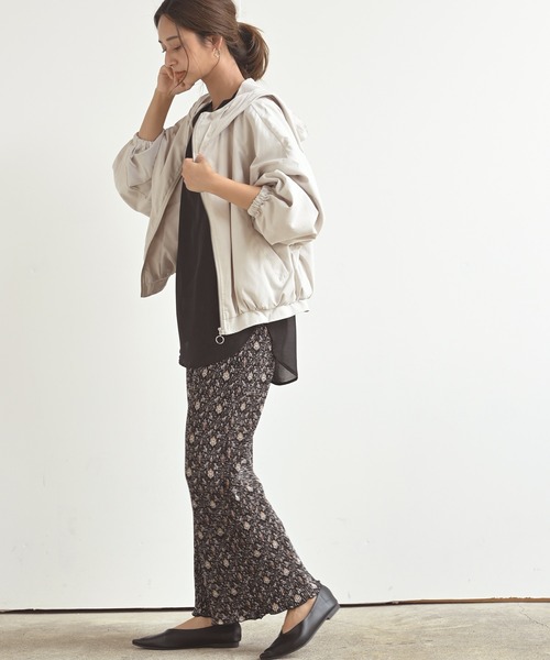 rps(アールピーエス)の「ボリュームフードブルゾン(ブルゾン・レディース・ブラック/アイボリー/ライトカーキ/グレイッシュベージュ・M)」の5枚目の写真