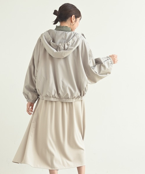 rps(アールピーエス)の「ボリュームフードブルゾン(ブルゾン・レディース・ブラック/アイボリー/ライトカーキ/グレイッシュベージュ・M)」の7枚目の写真