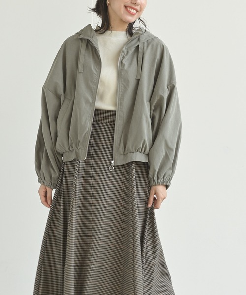 rps(アールピーエス)の「ボリュームフードブルゾン(ブルゾン・レディース・ブラック/アイボリー/ライトカーキ/グレイッシュベージュ・M)」の18枚目の写真