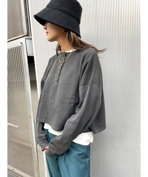 EMODA（エモダ）の「ピグメントサーマルトップ（Tシャツ/カットソー・レディース・その他/ブラック/アイボリー・FREE）」の7枚目の写真