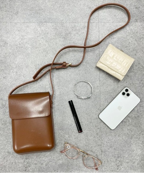 PairPair（ペアペア）の「コンパクトショルダーバック（ショルダーバッグ・レディース・ダークブラウン/ブラック・FREE）」の2枚目の写真