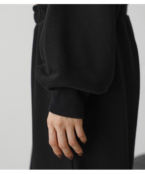 AZUL by moussy（アズールバイマウジー）の「T/H SHORT SWEAT TOPS/ T/Hショートスウェットトップス（スウェット・レディース・ブラック/杢グレー/ライトベージュ・FREE）」の12枚目の写真