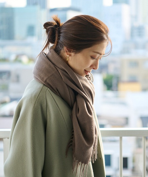 RIVE DROITE（リヴドロワ）の「ミニマルなデザインがこなれ感を演出　スリットネックミドルコート（ノーカラーコート・レディース・チャコールグレー/ミント/ベージュ・FREE）」の9枚目の写真