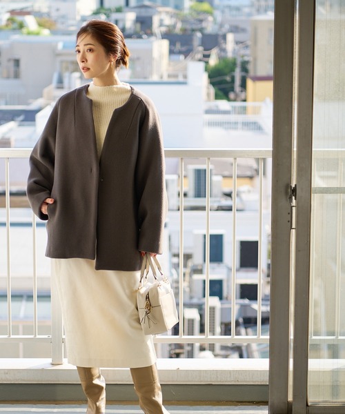 RIVE DROITE（リヴドロワ）の「ミニマルなデザインがこなれ感を演出　スリットネックミドルコート（ノーカラーコート・レディース・チャコールグレー/ミント/ベージュ・FREE）」の14枚目の写真