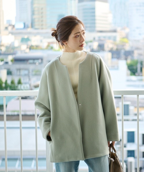 RIVE DROITE（リヴドロワ）の「ミニマルなデザインがこなれ感を演出　スリットネックミドルコート（ノーカラーコート・レディース・チャコールグレー/ミント/ベージュ・FREE）」の16枚目の写真