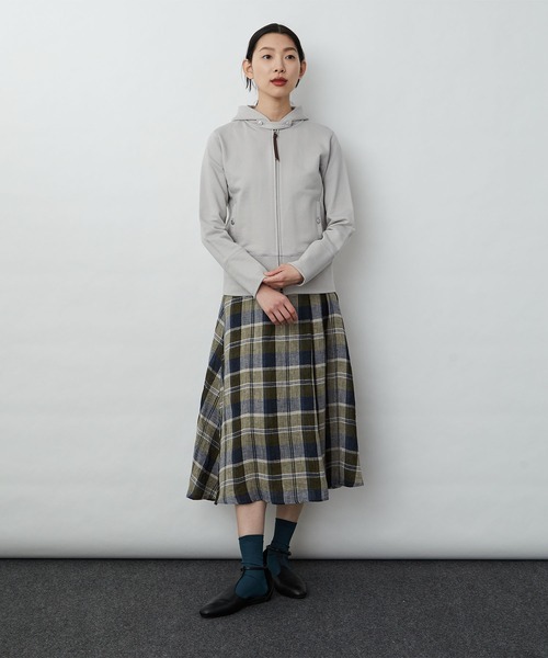 LOISIR（ロワズィール）の「コットン裏毛ジップパーカー（パーカー・レディース・ベージュ/グレー・FREE）」の2枚目の写真