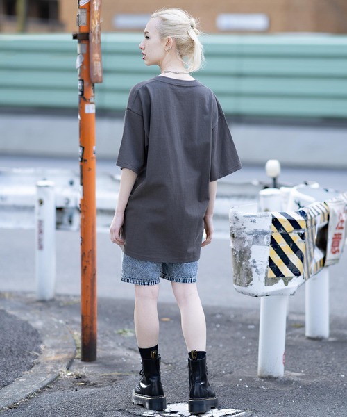 X-girl（エックスガール）の「COLLEGE LOGO S/S BIG TEE/カレッジロゴ　ビッグシルエットTシャツ（Tシャツ/カットソー・レディース・アッシュ/チャコール/イエロー・S/M）」の16枚目の写真