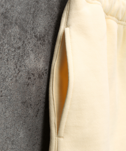 FOG ESSENTIALS(エフオージーエッセンシャルズ)の「【FOG ESSENTIALS/フィアー オブ ゴッド エッセンシャルズ】RUBBER TAG SWEAT SHORTS(スウェットパンツ・メンズ・ホワイト系その他・SMALL/MEDIUM)」の9枚目の写真