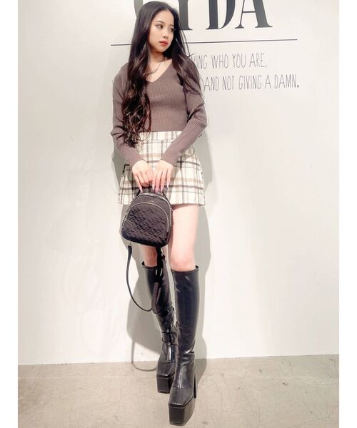 GYDA(ジェイダ)の「Vネックリブニットトップス(ニット/セーター・レディース・オフホワイト/チャコールグレー/ブラック・FREE)」の6枚目の写真