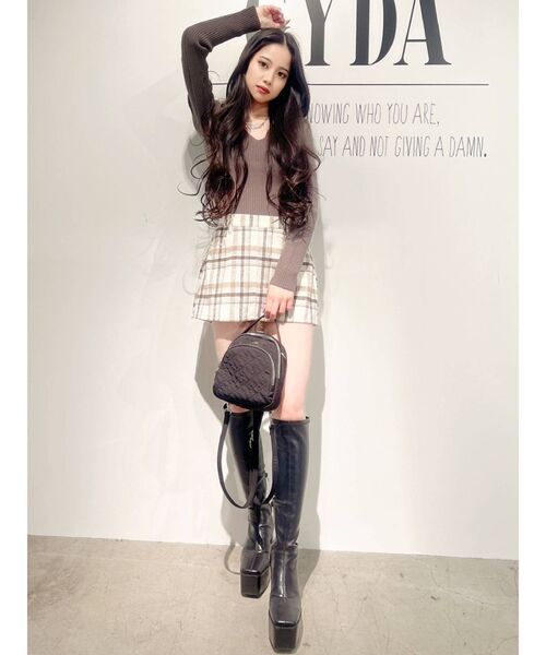 GYDA(ジェイダ)の「Vネックリブニットトップス(ニット/セーター・レディース・オフホワイト/チャコールグレー/ブラック・FREE)」の15枚目の写真