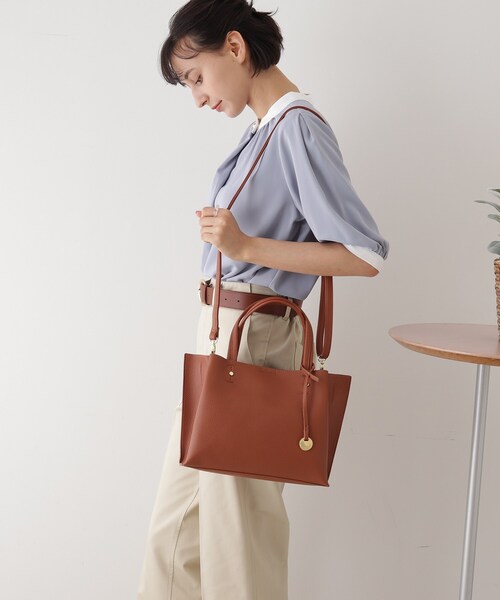 SHOO・LA・RUE（シューラルー）の「◆軽量ぷっくり平手あおりトート（トートバッグ・レディース・ブラック/キャメル/ピンク系・00）」の4枚目の写真