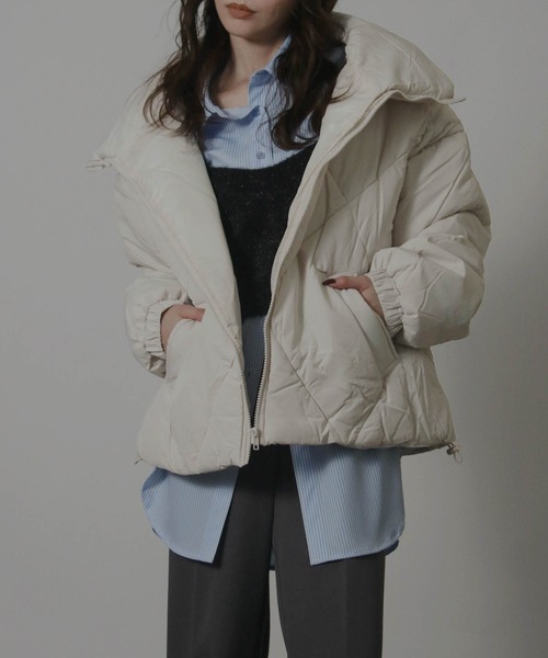 Social GIRL(ソーシャルガール)の「マフラーレス◎スタンドカラー中綿オーバーサイズブルゾン(ダウンジャケット/コート・レディース・ブラック/カーキ/アイボリー・M/L)」の4枚目の写真