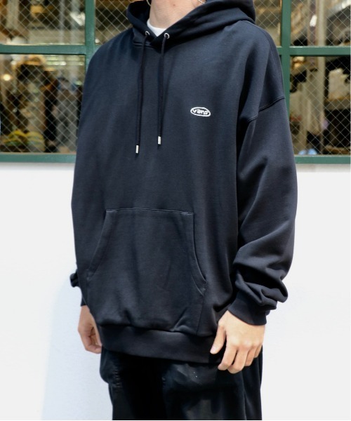 VANS(バンズ)の「VANS / ヴァンズ MENS MINI LOGO BIG HOODIE SWEAT ミニロゴ オーバーサイズ プルオーバーパーカー(パーカー・メンズ・ブラック/ネイビー/イエロー・LARGE/X-LARGE/MEDIUM)」の10枚目の写真