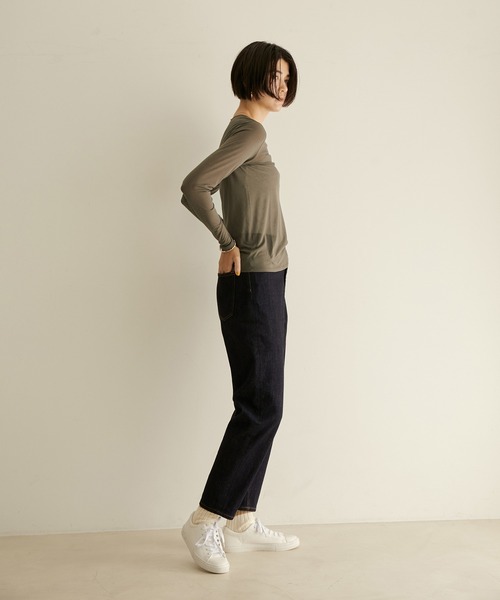 SALON adam et rope'（サロン アダム エ ロペ）の「[ご好評につき新色追加！]シアージャージクルーネックプルオーバー（Tシャツ/カットソー・レディース・ホワイト/ブラック/オリーブ/ラベンダー・FREE）」の14枚目の写真