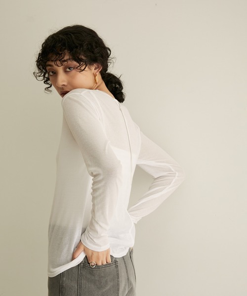 SALON adam et rope'（サロン アダム エ ロペ）の「[ご好評につき新色追加！]シアージャージクルーネックプルオーバー（Tシャツ/カットソー・レディース・ホワイト/ブラック/オリーブ/ラベンダー・FREE）」の13枚目の写真