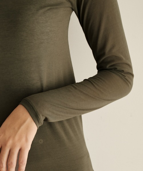 SALON adam et rope'（サロン アダム エ ロペ）の「[ご好評につき新色追加！]シアージャージクルーネックプルオーバー（Tシャツ/カットソー・レディース・ホワイト/ブラック/オリーブ/ラベンダー・FREE）」の7枚目の写真