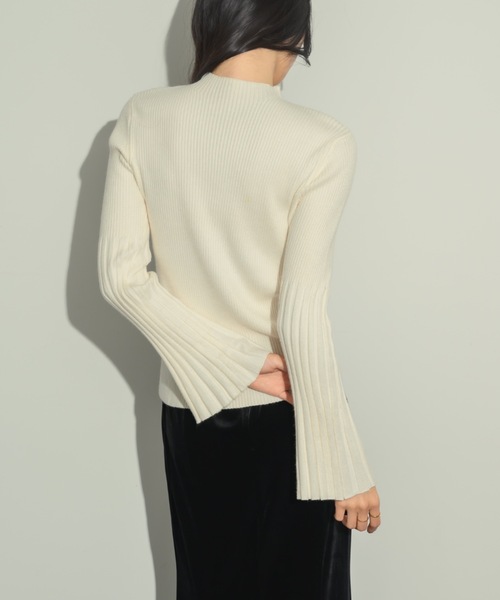 NEUNA(ヌナ)の「【素肌に触れても柔らかな着心地】変則フレアスリーブリブニットトップス(ニット/セーター・レディース・アイボリー/ブラック/ネイビー/グレー/チャコールグレー・FREE)」の9枚目の写真