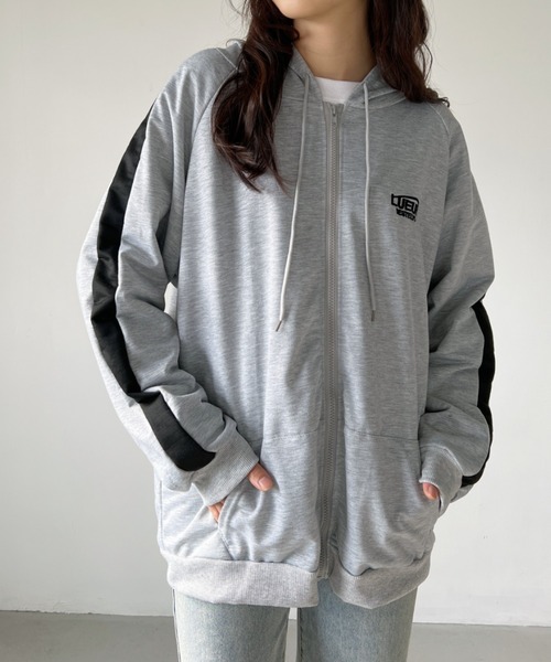 CLEA(クレア)の「ラインロゴジップアップ裏毛パーカー(パーカー・レディース・グレー・M/L/XL)」の7枚目の写真