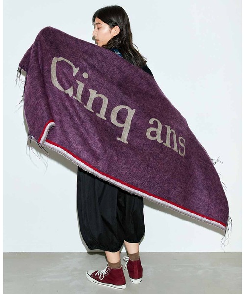 MEDE19F(メデジュウキュウ)の「MEDE19F 起毛素材の cinq ans 刺しゅうストール(ストール/ショール・レディース・パープル/グリーン・ONE SIZE)」の5枚目の写真
