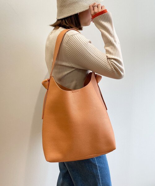 OPAQUE.CLIP（オペークドットクリップ）の「◆ワンハンドルショルダーバッグ【A4収納可/軽量】（ショルダーバッグ・レディース・オレンジ/オフホワイト/シルバー/ブラック・00）」の5枚目の写真