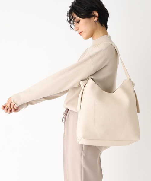 OPAQUE.CLIP（オペークドットクリップ）の「◆ワンハンドルショルダーバッグ【A4収納可/軽量】（ショルダーバッグ・レディース・オレンジ/オフホワイト/シルバー/ブラック・00）」の10枚目の写真