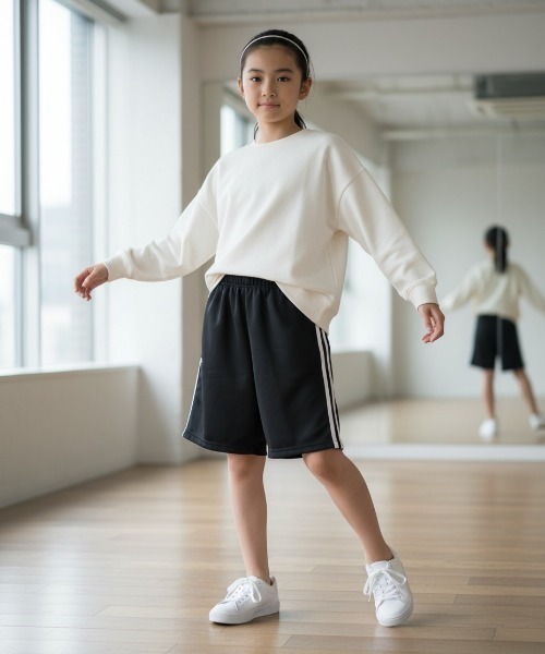 repipi armario(レピピ アルマリオ)の「【repipi armario / レピピアルマリオ】ガールズジャージハーフパンツ ジャージ ラインパンツ ショートパンツ ダンス(その他パンツ・キッズ・ホワイト/ブラック/パープル/サックスブルー/ピンク/ミント・140/150/160/170)」の2枚目の写真