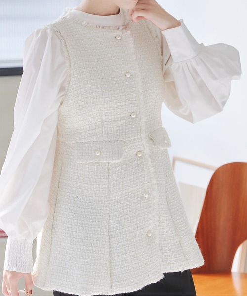 KOBE LETTUCE(コウベレタス)の「パールボタンツイードペプラムベストジャケット(ベスト・レディース・ブラック/アイボリー/ネイビー/ブラック系/オフホワイト・FREE/フリ-/L/M)」の6枚目の写真