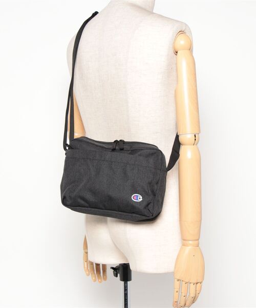 Champion(チャンピオン)の「Champion チャンピオン ドリュー ショルダーバッグ 3L 67902(ショルダーバッグ・メンズ・グレー/ネイビー/ブラック・FREE)」の7枚目の写真