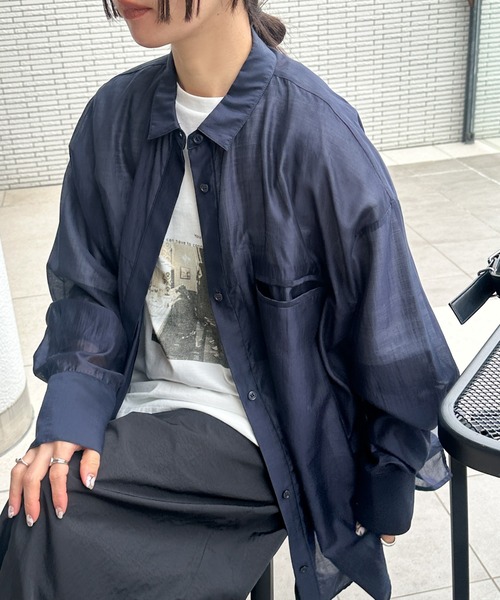 select MOCA by son（セレクトモカバイソン）の「シアーオーバーサイズシャツ（シャツ/ブラウス・レディース・カーキ/ピンク/ベージュ/ブラウン/ネイビー/スミクロ/グレイッシュベージュ・FREE/SMALL）」の10枚目の写真