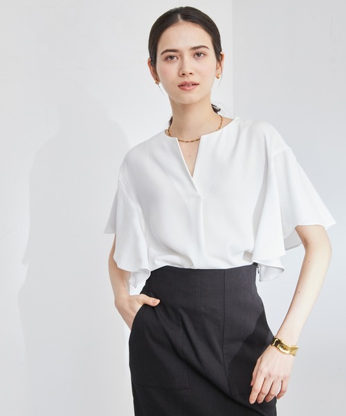 ROPE'(ロペ)の「バックサテンジョーゼットラッフルスリーブブラウス(シャツ/ブラウス・レディース・ホワイト/サックスブルー・38)」の2枚目の写真