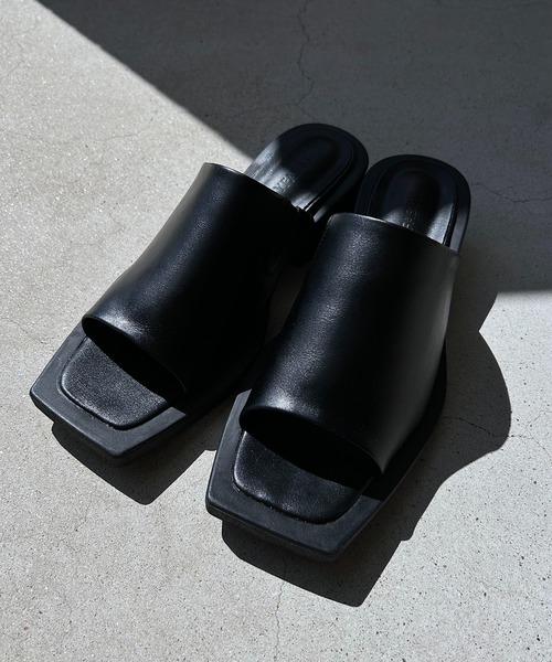 y/m by RIKA(イムバイリカ)の「スクエアトゥサンダル(サンダル・レディース・ブラック/ホワイト・LARGE/MEDIUM/SMALL)」の7枚目の写真