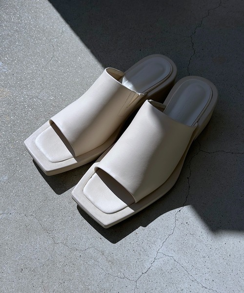 y/m by RIKA(イムバイリカ)の「スクエアトゥサンダル(サンダル・レディース・ブラック/ホワイト・LARGE/MEDIUM/SMALL)」の14枚目の写真