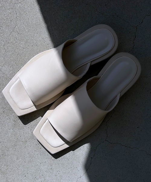 y/m by RIKA(イムバイリカ)の「スクエアトゥサンダル(サンダル・レディース・ブラック/ホワイト・LARGE/MEDIUM/SMALL)」の20枚目の写真