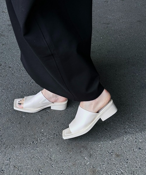 y/m by RIKA(イムバイリカ)の「スクエアトゥサンダル(サンダル・レディース・ブラック/ホワイト・LARGE/MEDIUM/SMALL)」の9枚目の写真