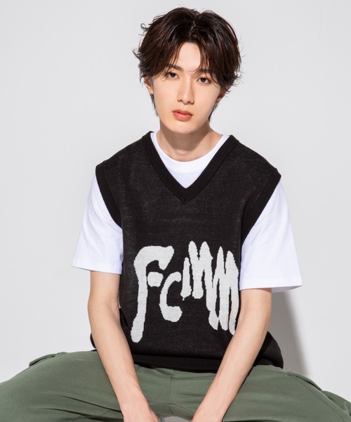 FCMM(エフシーエムエム)の「【日本限定アイテム】LOGO KNIT VEST/ロゴニットベスト(ベスト・メンズ・グリーン/ブラック/ネイビー・MEDIUM/LARGE)」の2枚目の写真
