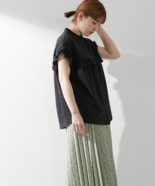 Le temps riche（ルタンリッシュ）の「前後２ＷＡＹフリルブラウス風トップス ＜Le temps riche＞（Tシャツ/カットソー・レディース・ホワイト/ブラック/カーキ/ピンク・M～Ｌ）」の5枚目の写真